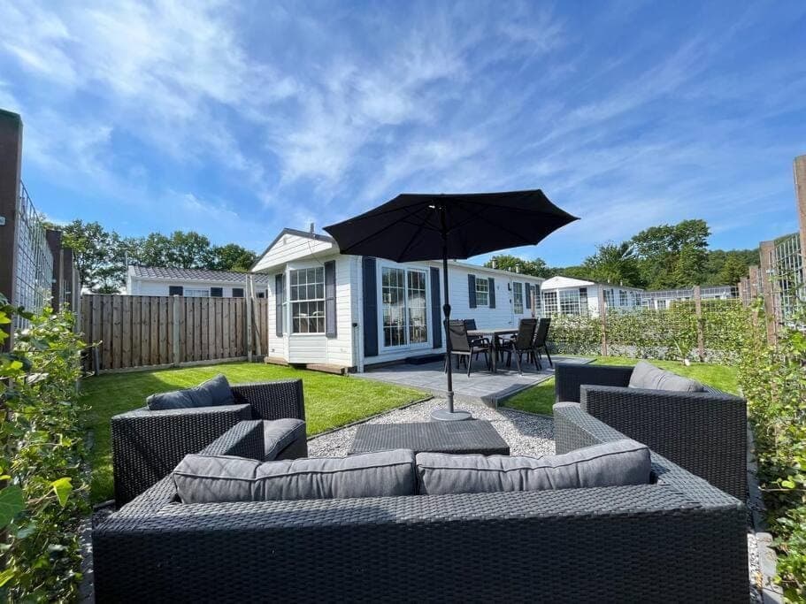 Property building, Garden, Seating area, Garden view