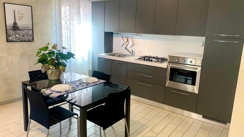 Kitchen or kitchenette, pet friendly, stove