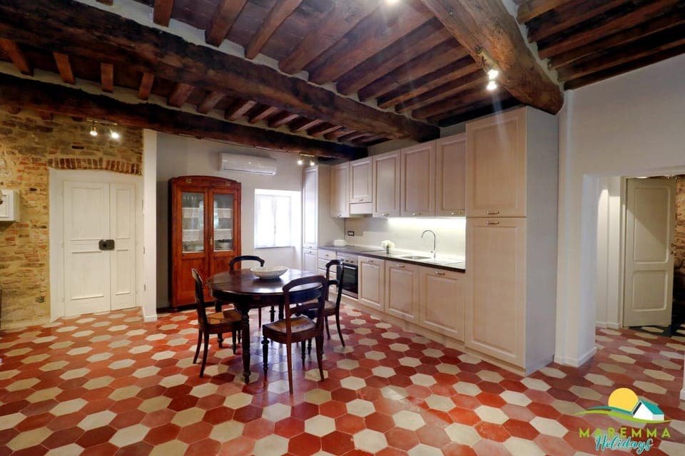 Kitchen or kitchenette, Dining area, stove