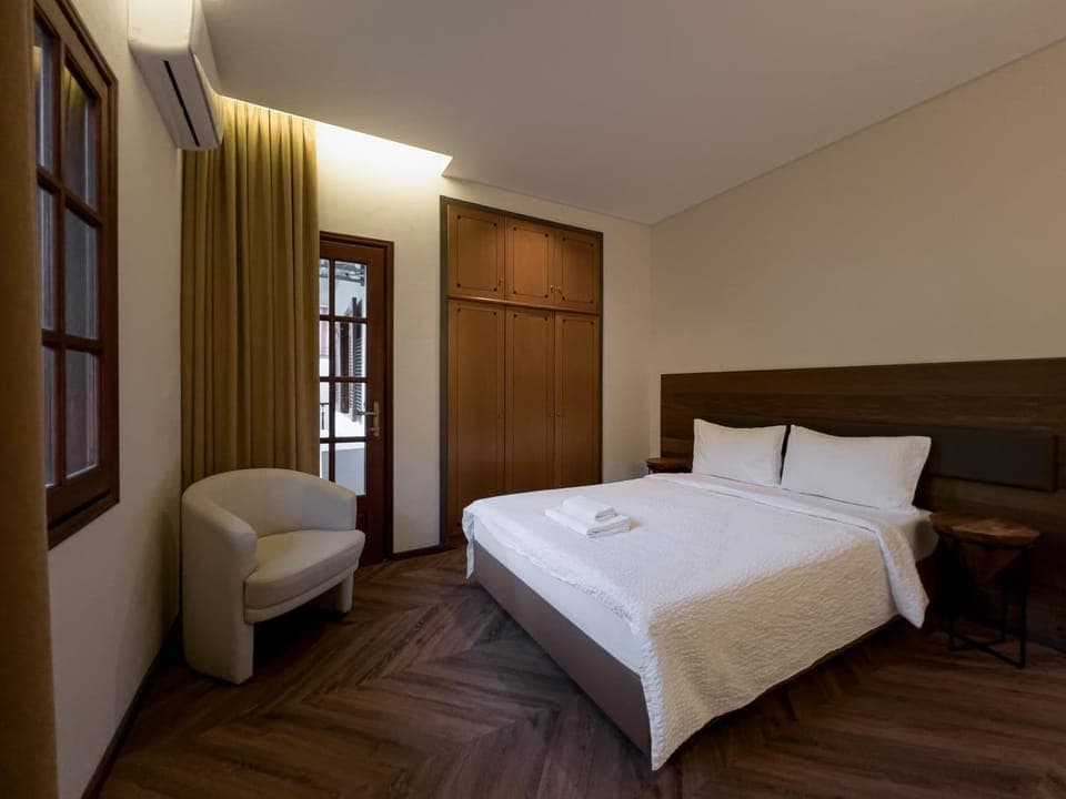 Bed, Photo of the whole room, wardrobe