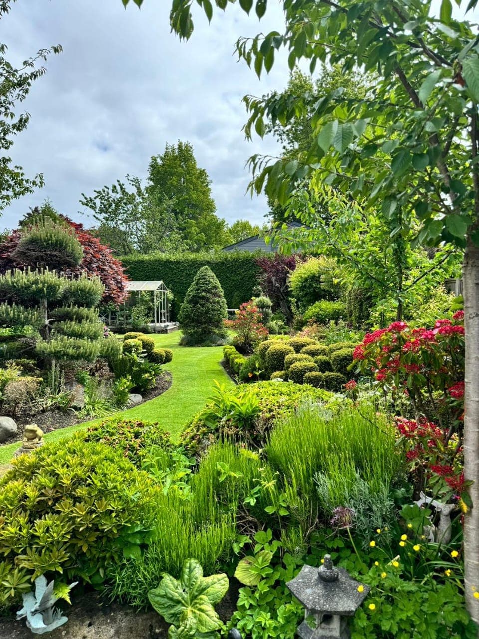 Property building, Day, Natural landscape, Garden, Garden view