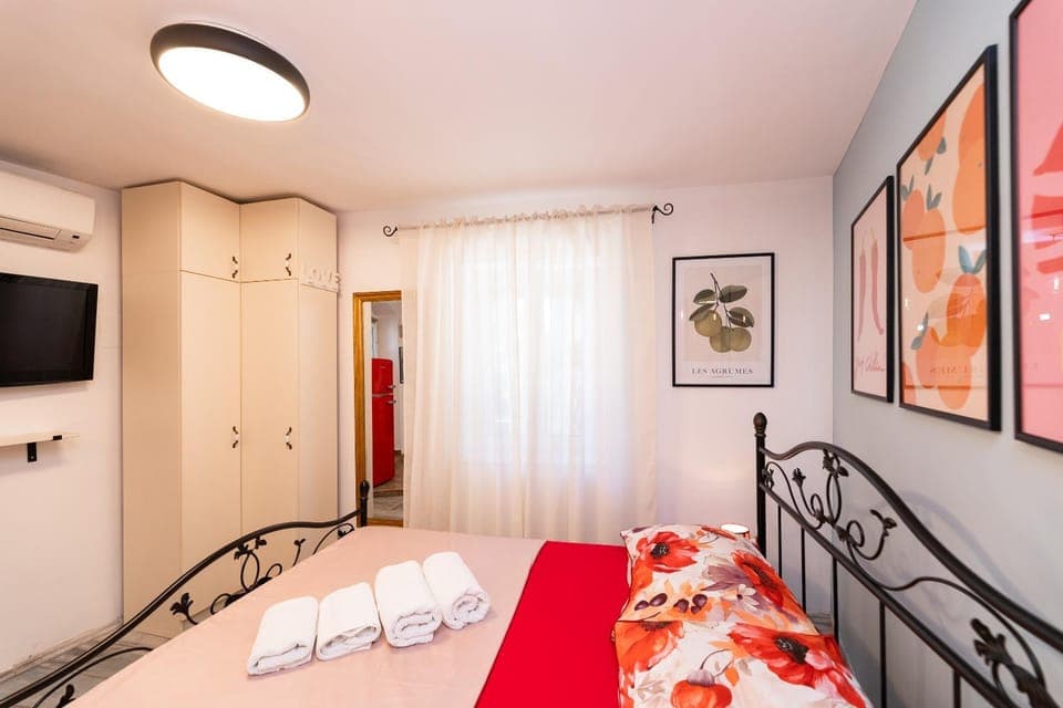 Bed, TV and multimedia