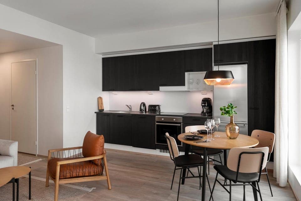 Coffee/tea facilities, Kitchen or kitchenette, Seating area, Dining area, dishwasher, minibar, pet friendly, stove
