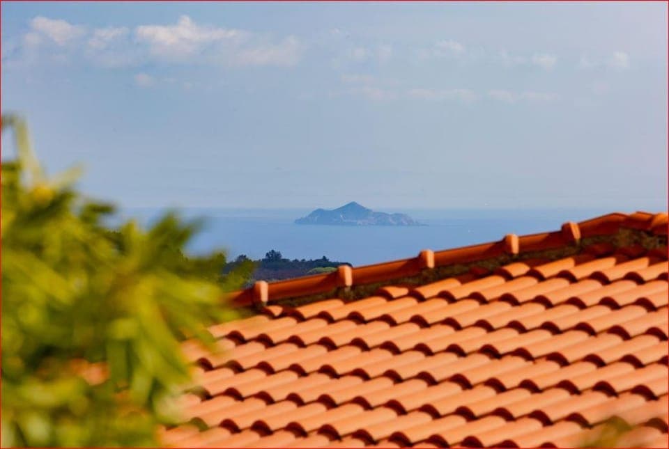 Day, Natural landscape, Mountain view, Sea view