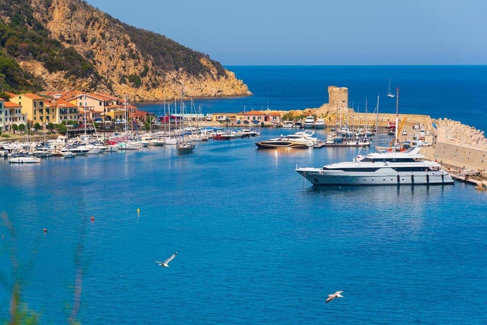 Nearby landmark, Natural landscape