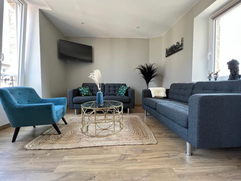 TV and multimedia, Living room, Seating area