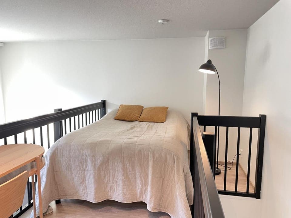 Bed, Bedroom, hair dresser