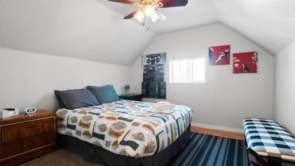 Bed, Photo of the whole room, Bedroom