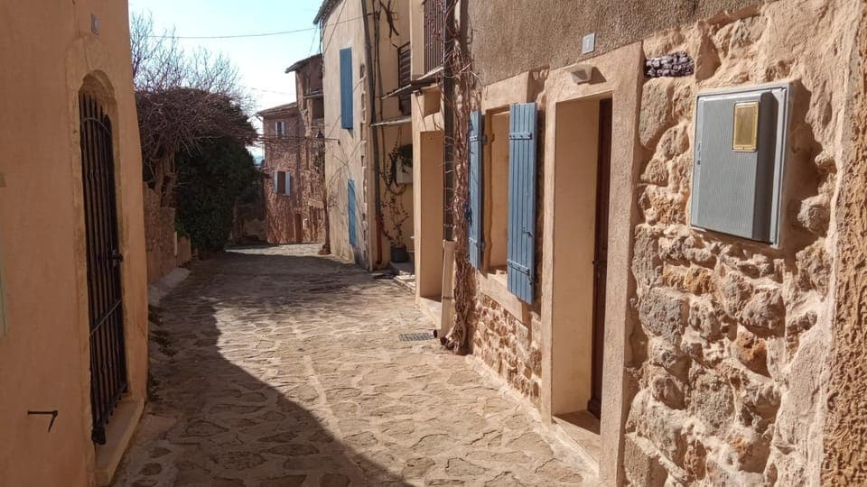 Neighbourhood, Street view