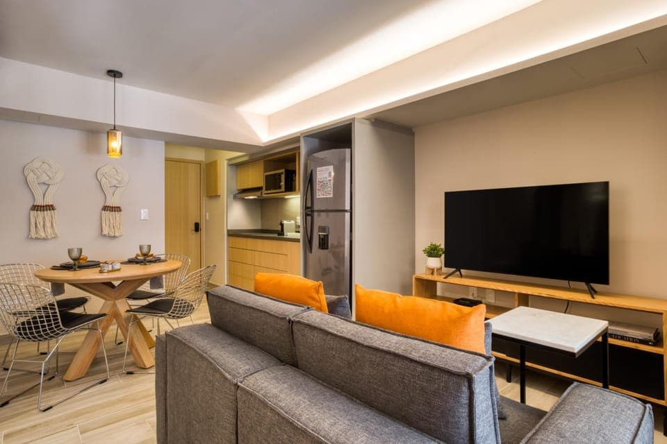 TV and multimedia, Kitchen or kitchenette, Living room, Seating area, Dining area