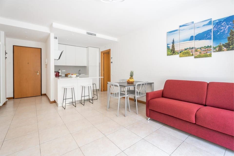 Kitchen or kitchenette, Living room, Seating area, Dining area