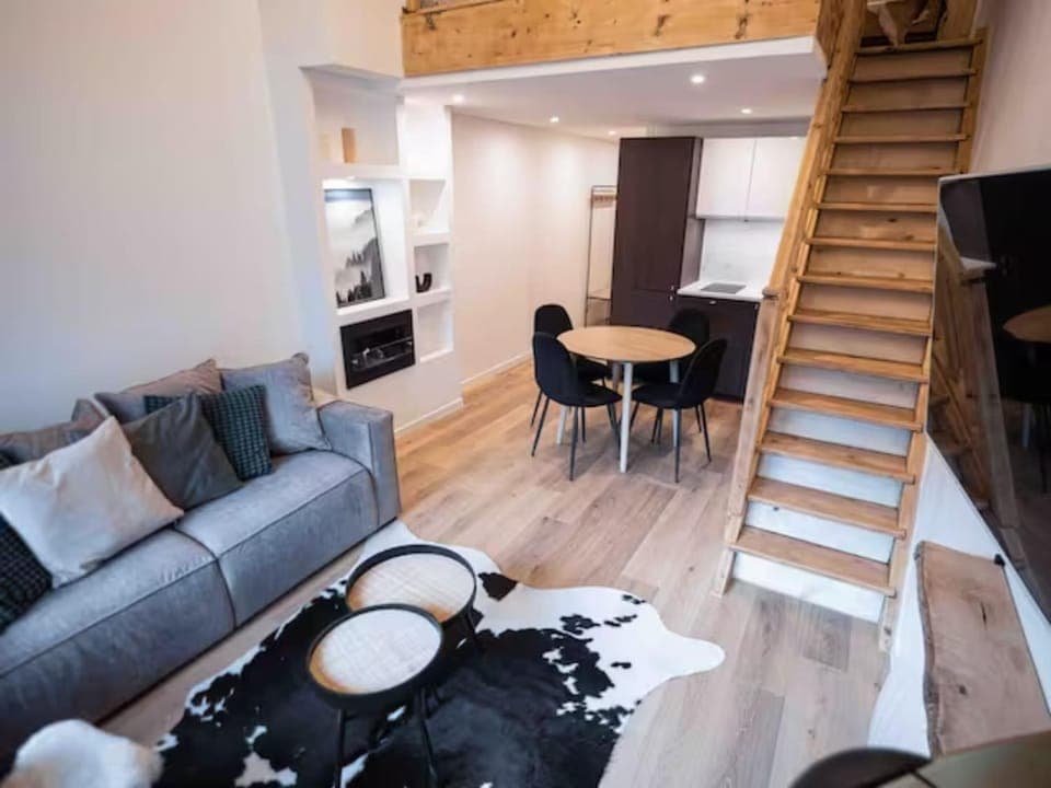 Communal lounge/ TV room, Living room