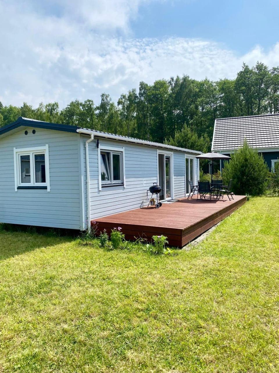 Property building, Day, Natural landscape, Garden, Garden view