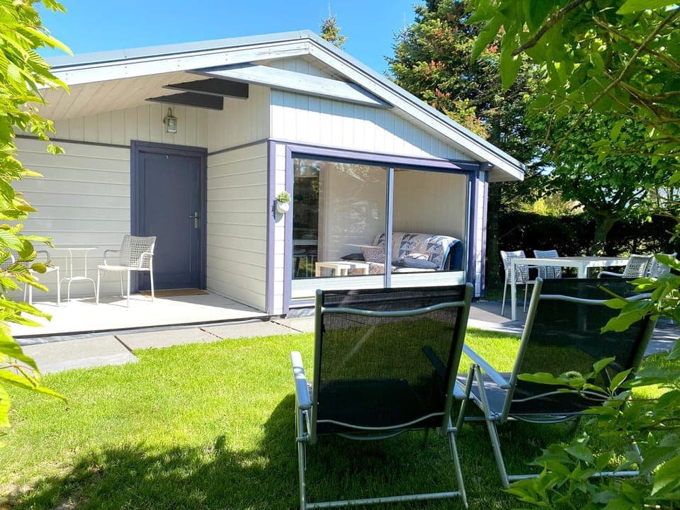 Property building, Patio, Day, Garden, Balcony/Terrace, Garden view, sunbed