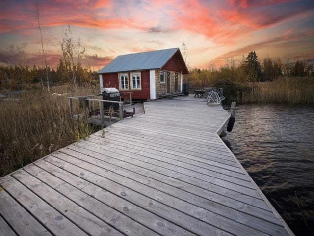 Property building, Balcony/Terrace, Seating area, Seasons, Sunset