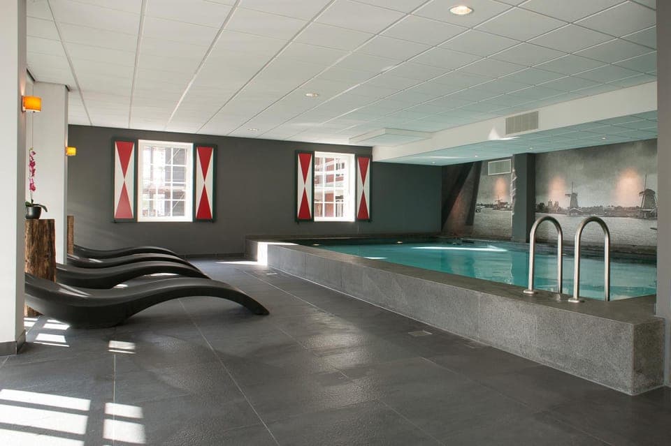 Swimming pool, Swimming pool