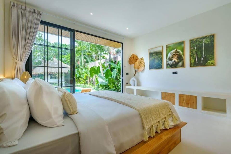 Bed, Decorative detail, Bedroom