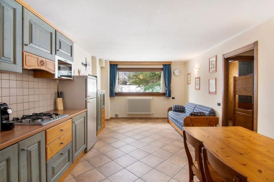 Property building, Kitchen or kitchenette, Living room