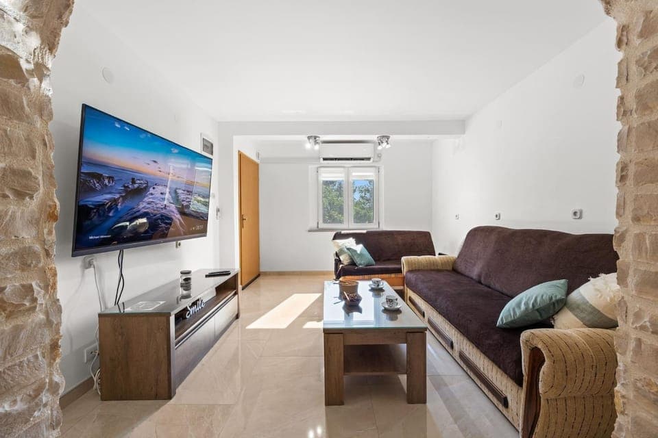 Communal lounge/ TV room, Living room