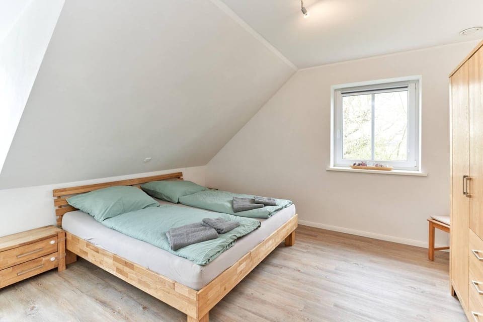 Bed, Photo of the whole room, Bedroom