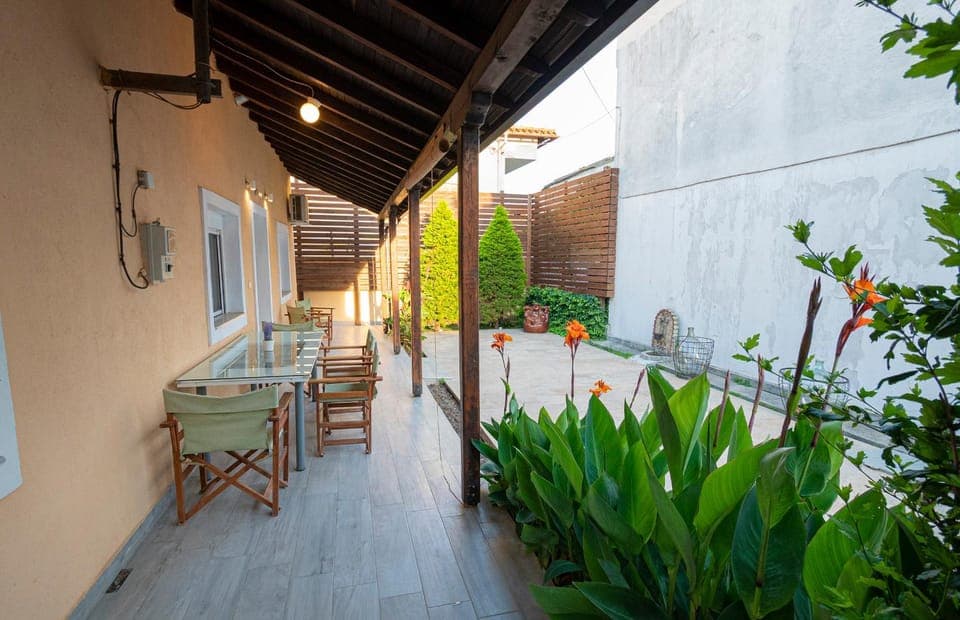 Property building, Patio, Garden, Balcony/Terrace