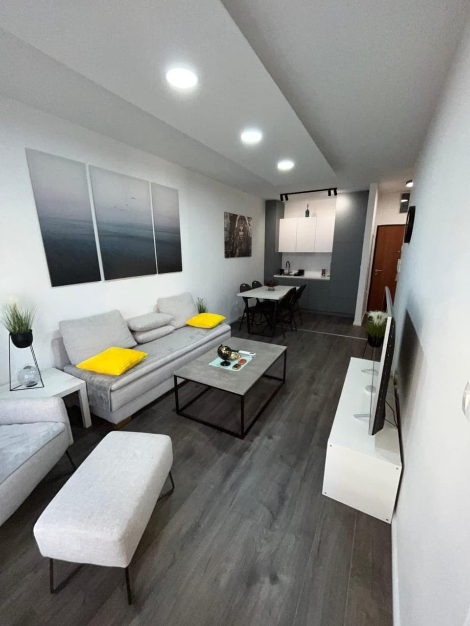 Bed, TV and multimedia, Living room, Photo of the whole room, Seating area