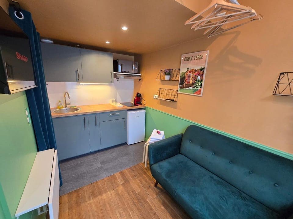 Living room, Seating area, stove