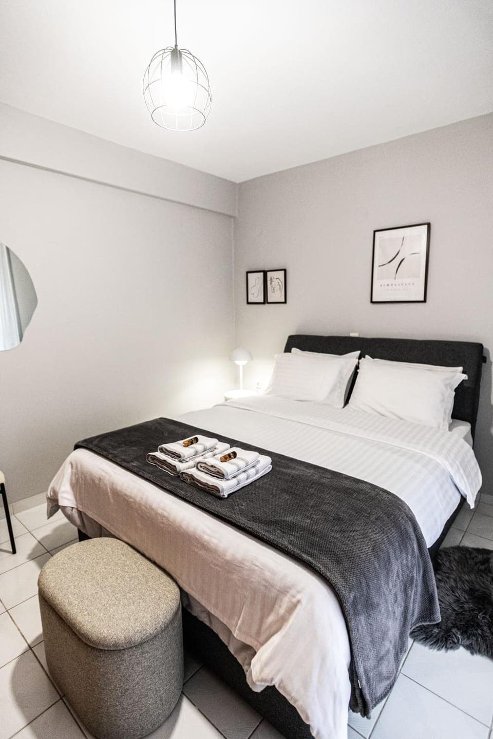 Bed, Photo of the whole room, Bedroom, towels