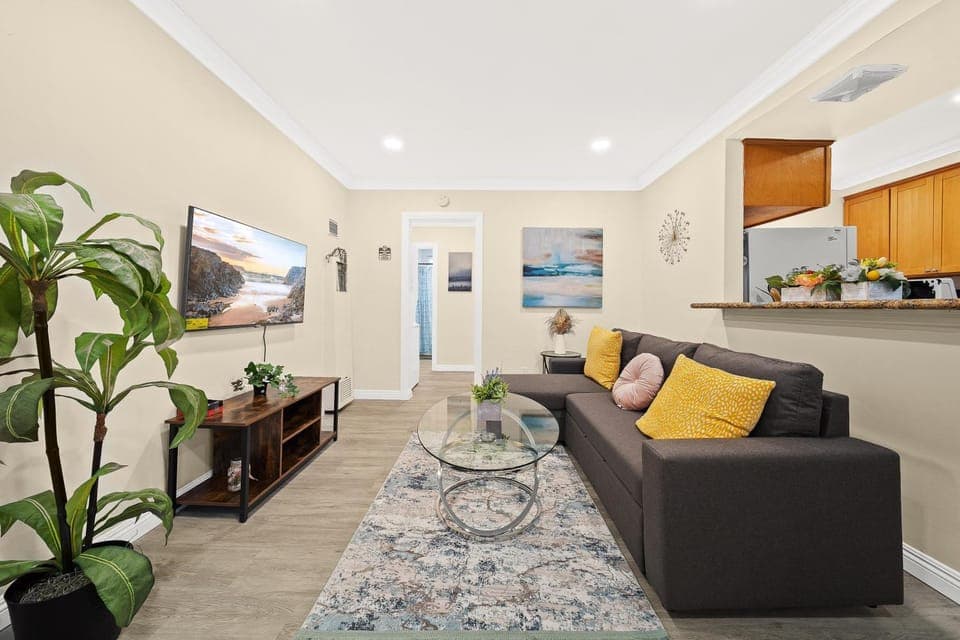 TV and multimedia, Kitchen or kitchenette, Living room, Seating area, minibar