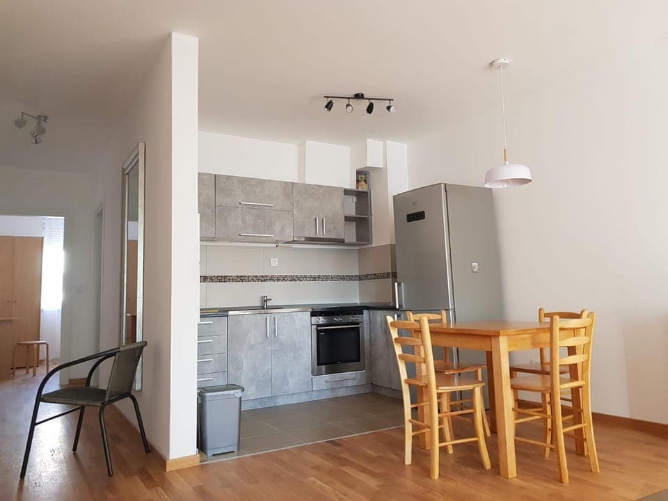 Kitchen or kitchenette, Dining area, dishwasher, pet friendly, stove