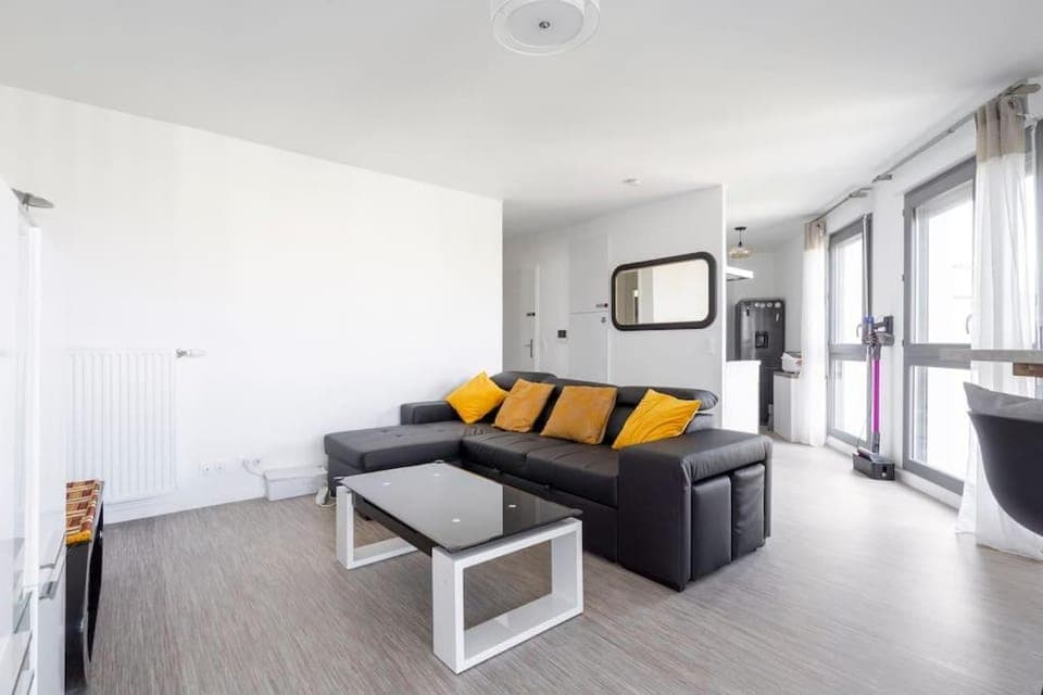 TV and multimedia, Living room, Seating area