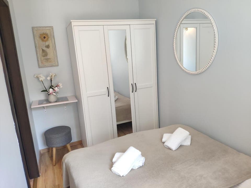 Bed, Photo of the whole room, Bedroom, towels, wardrobe