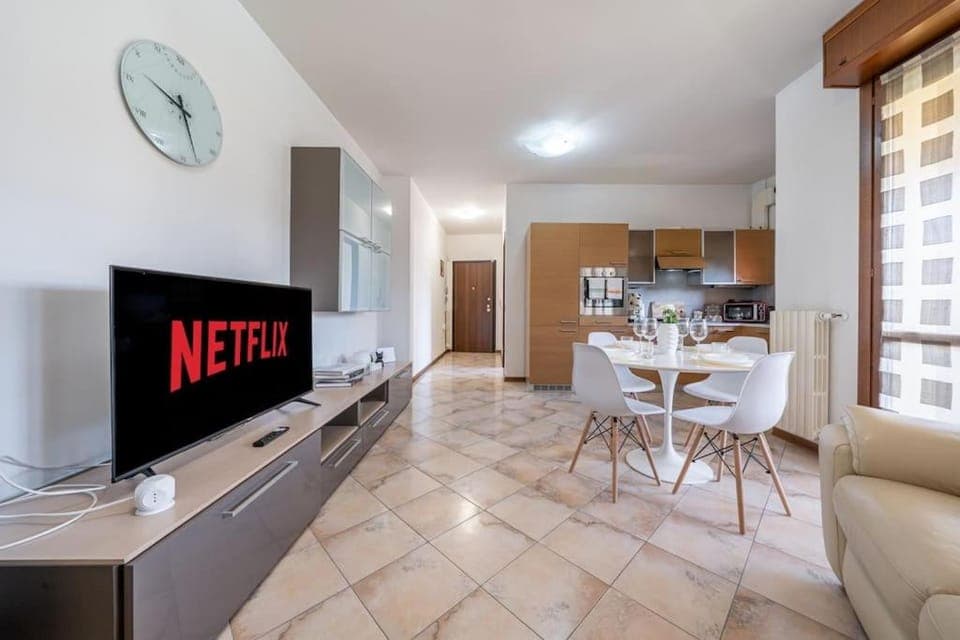 Communal lounge/ TV room, TV and multimedia, Kitchen or kitchenette, Living room, Seating area, Dining area, Evening entertainment, minibar