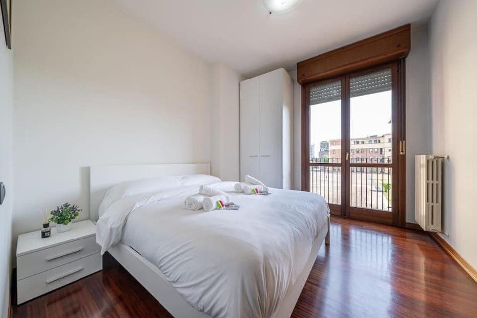 Bed, View (from property/room), Photo of the whole room, Bedroom, internet, towels, air conditioner