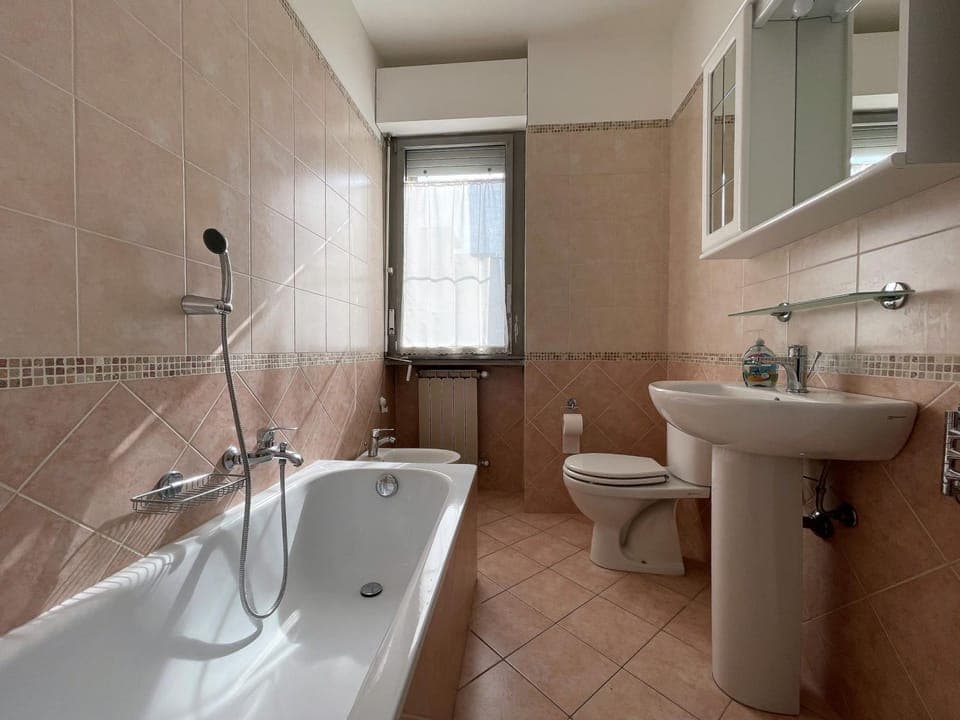 Toilet, Bathroom, Bath, bidet, towels