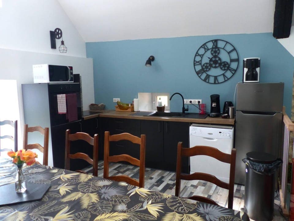 Dining area, kitchen