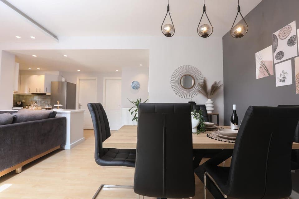 Living room, Dining area