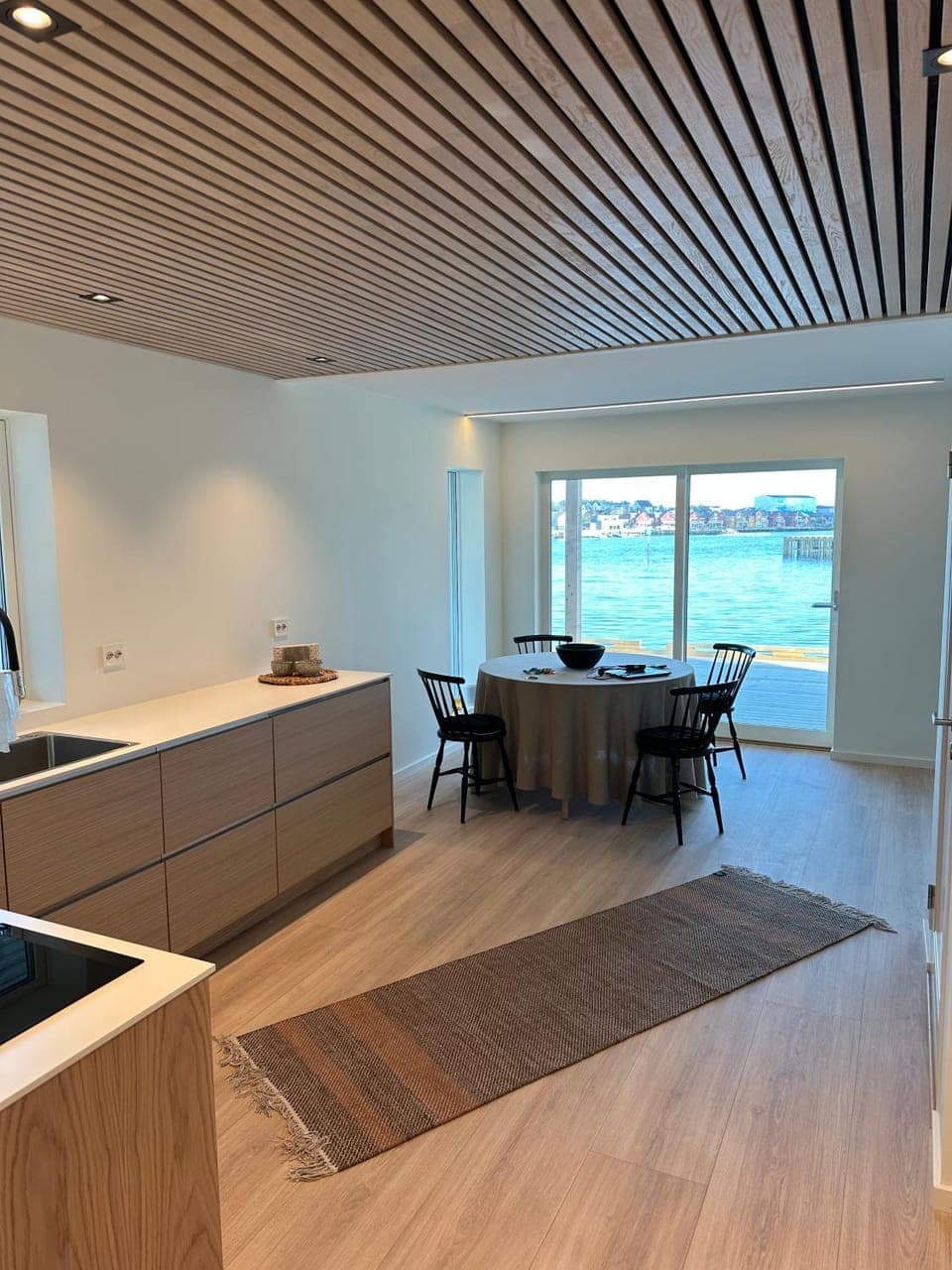 Dining area, kitchen