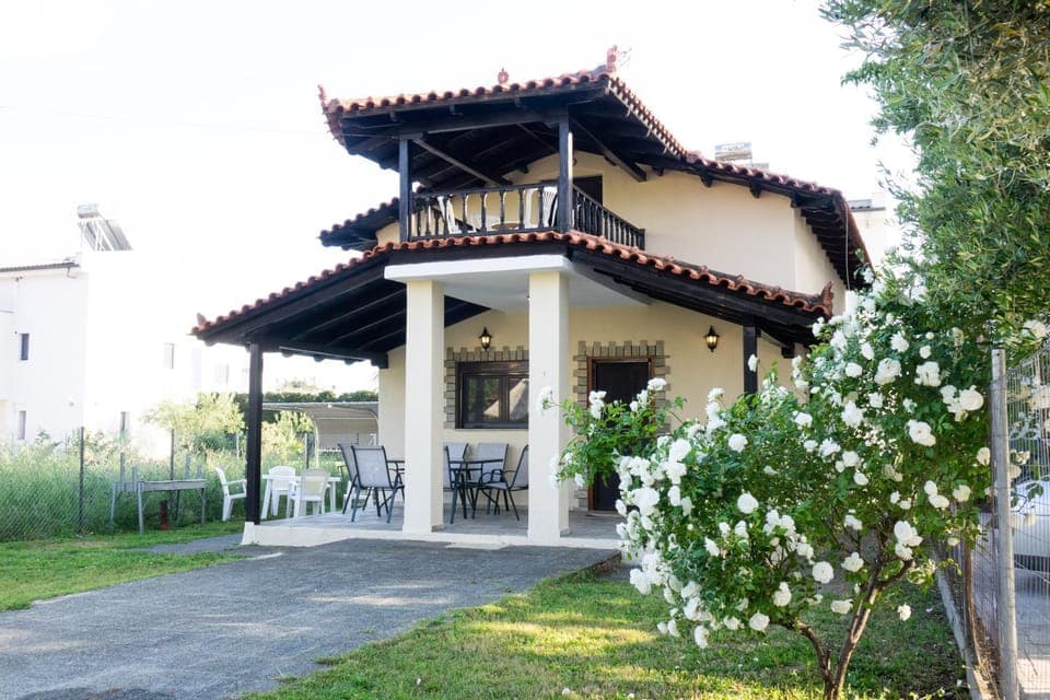 Property building, Day, Garden, Balcony/Terrace