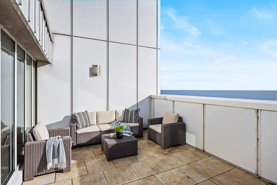 View (from property/room), Balcony/Terrace, Seating area, Sea view, Breakfast