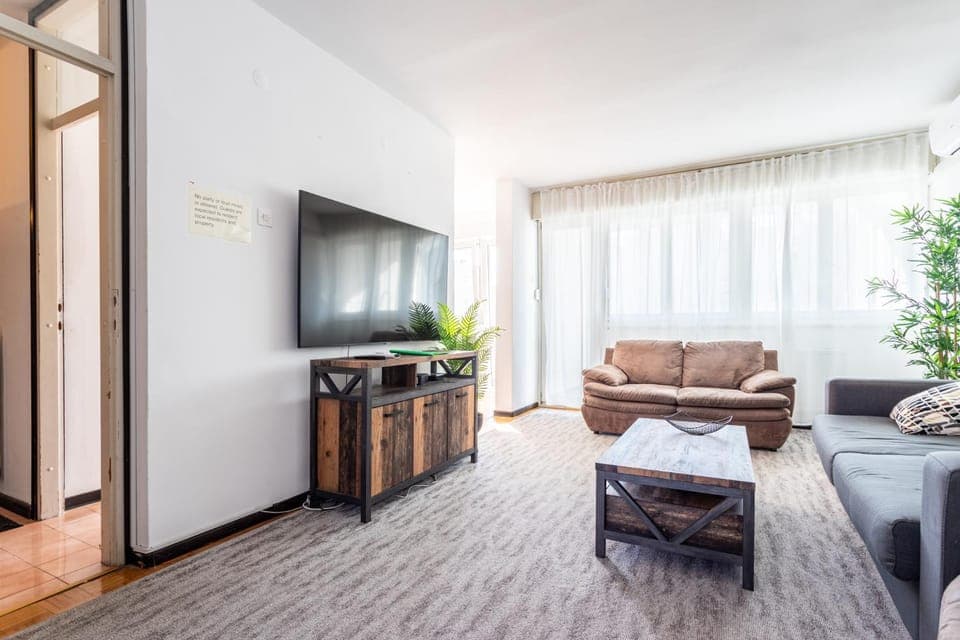 Communal lounge/ TV room, TV and multimedia, Living room, Seating area