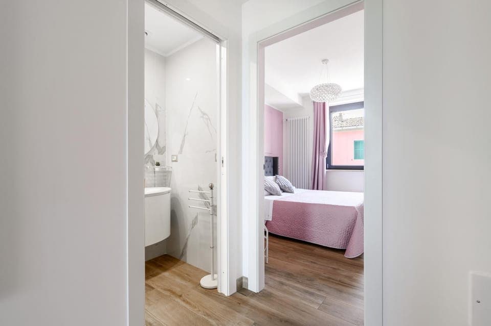 Toilet, Bed, Bathroom, Photo of the whole room, Bedroom, towels