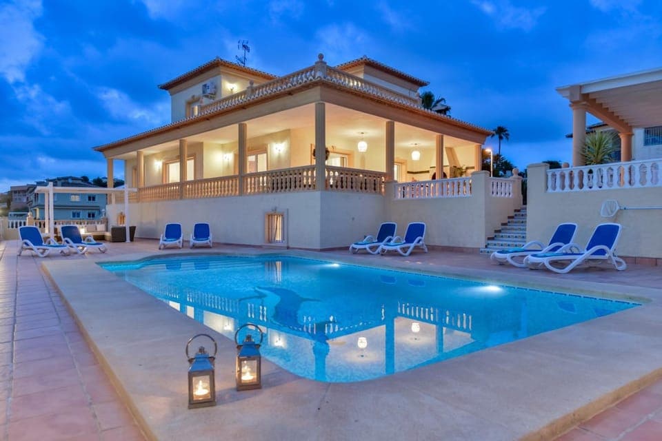 Property building, Night, Pool view, Swimming pool, sunbed