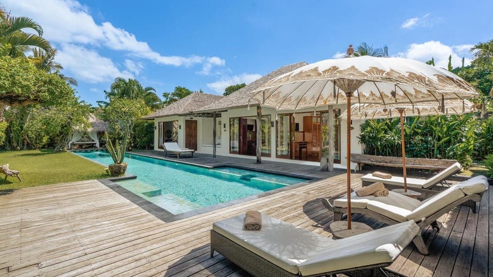 Property building, Pool view, Swimming pool, sunbed