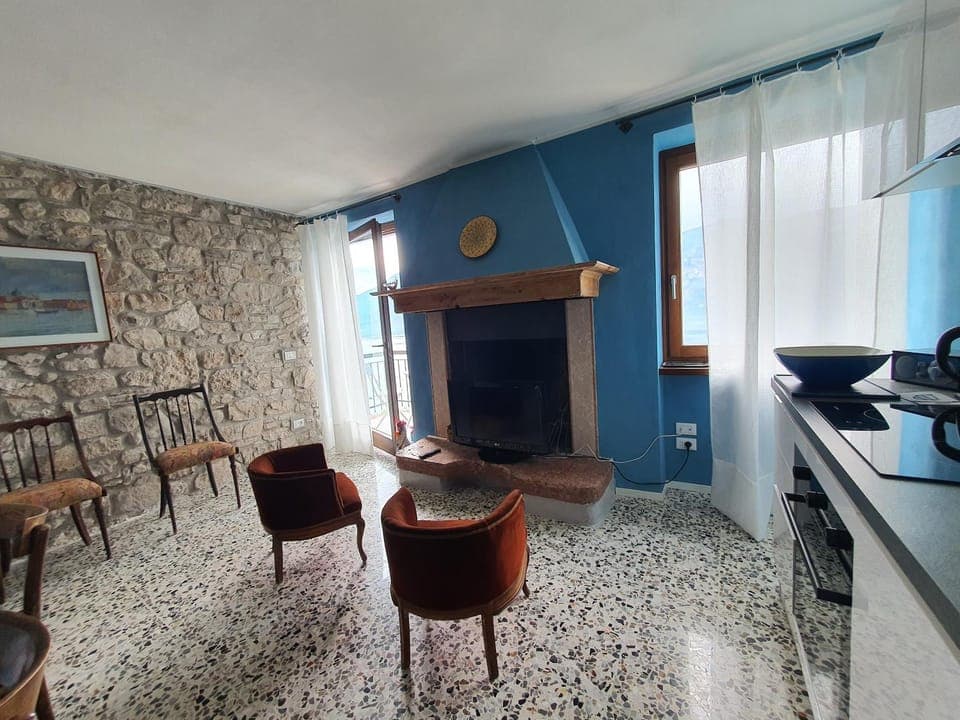 Balcony/Terrace, Kitchen or kitchenette, Living room, Lake view, fireplace, flat iron, heating, internet, stove, toaster