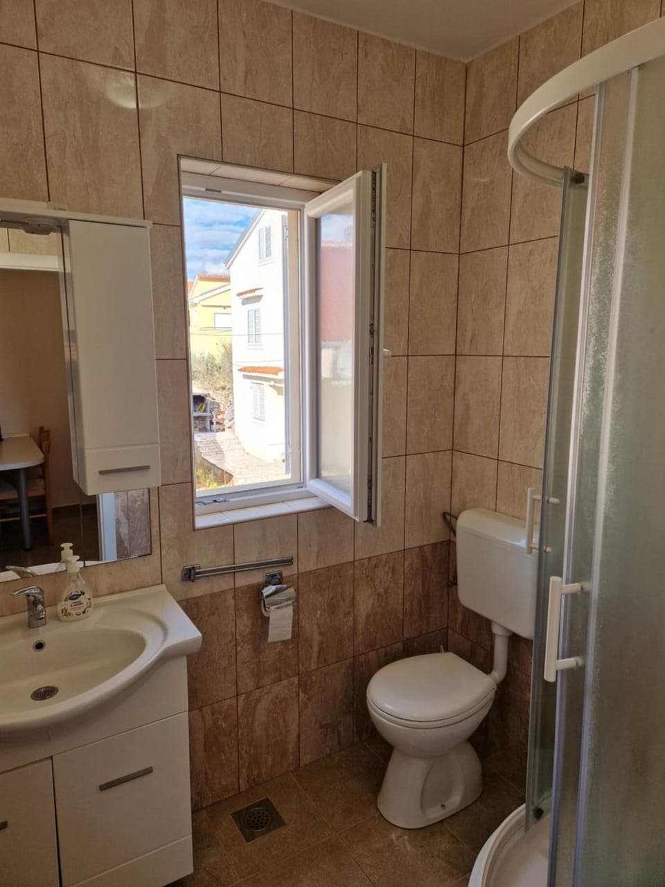 Shower, Toilet