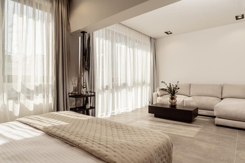 Bed, Living room, Photo of the whole room, Seating area, Bedroom