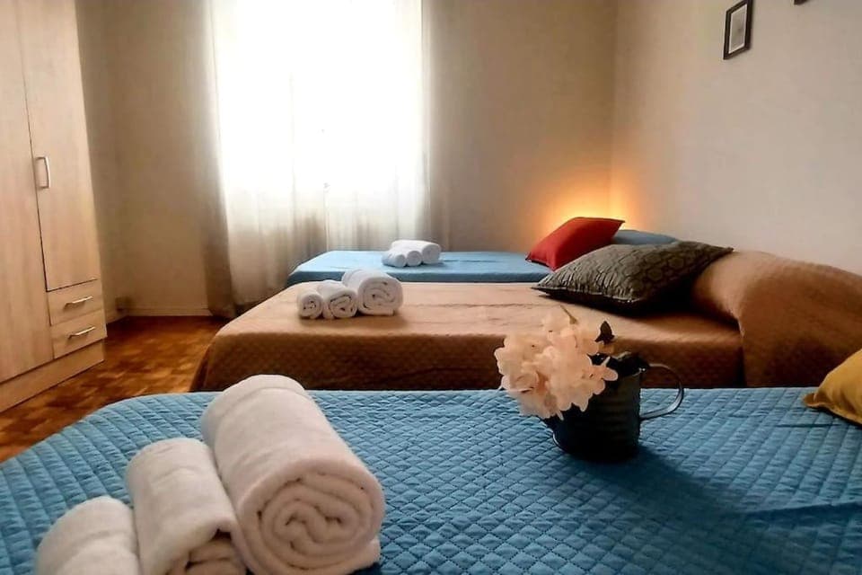 Bed, Living room, Photo of the whole room, Seating area, Bedroom, towels