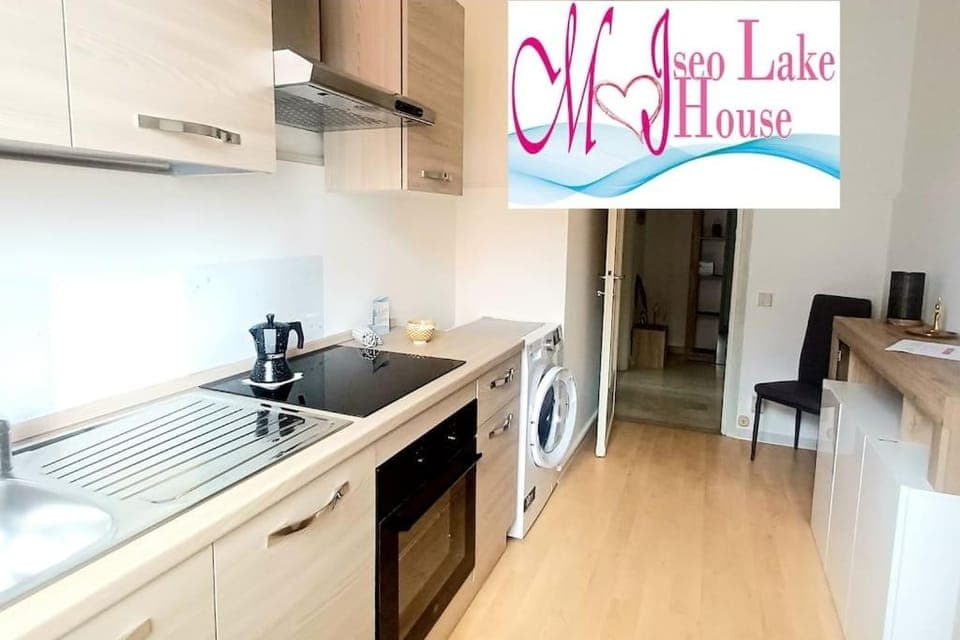 Kitchen or kitchenette, Dining area, minibar, oven, pet friendly, stove