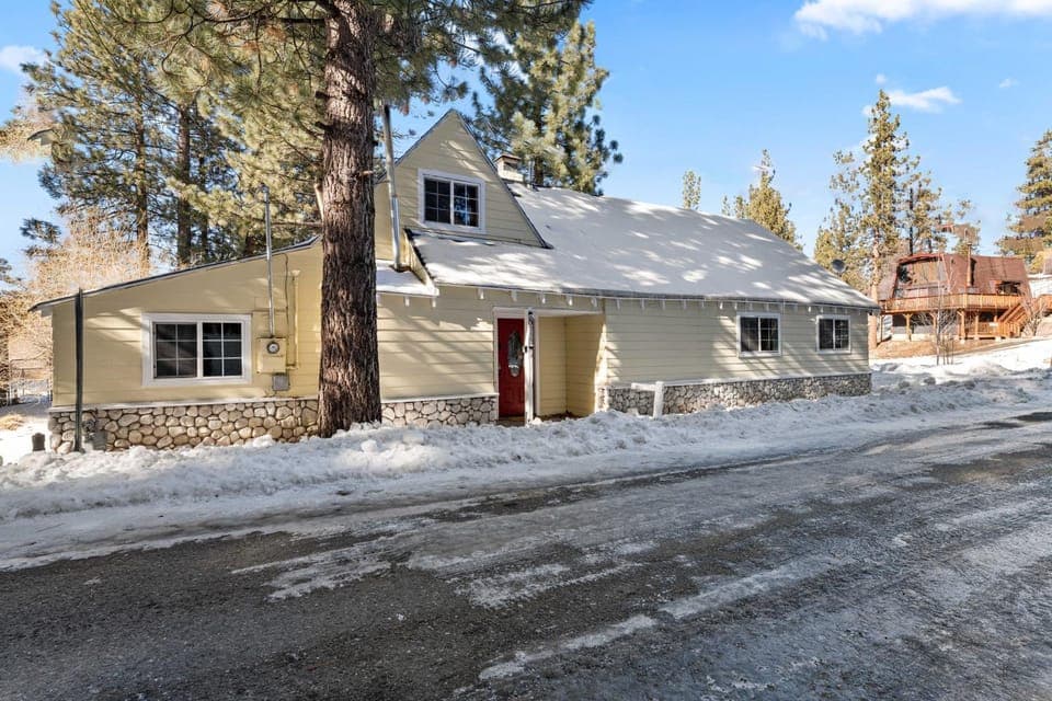 Property building, Day, Winter